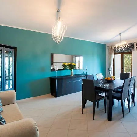 Villa Plousia *